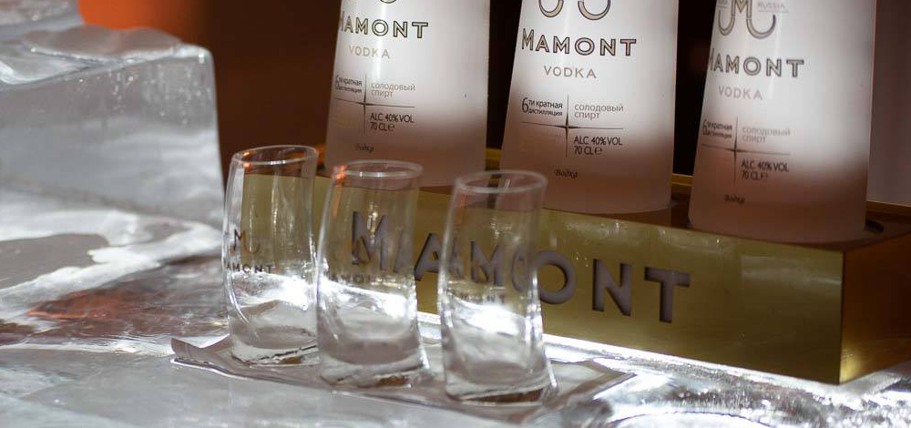 Mamont vodka a tri poháre